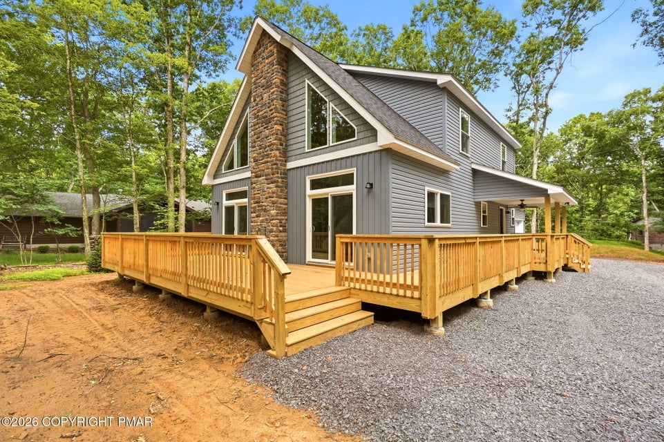 Photograph 6 of a featured listing, click To view all photos (opens In a New window) 