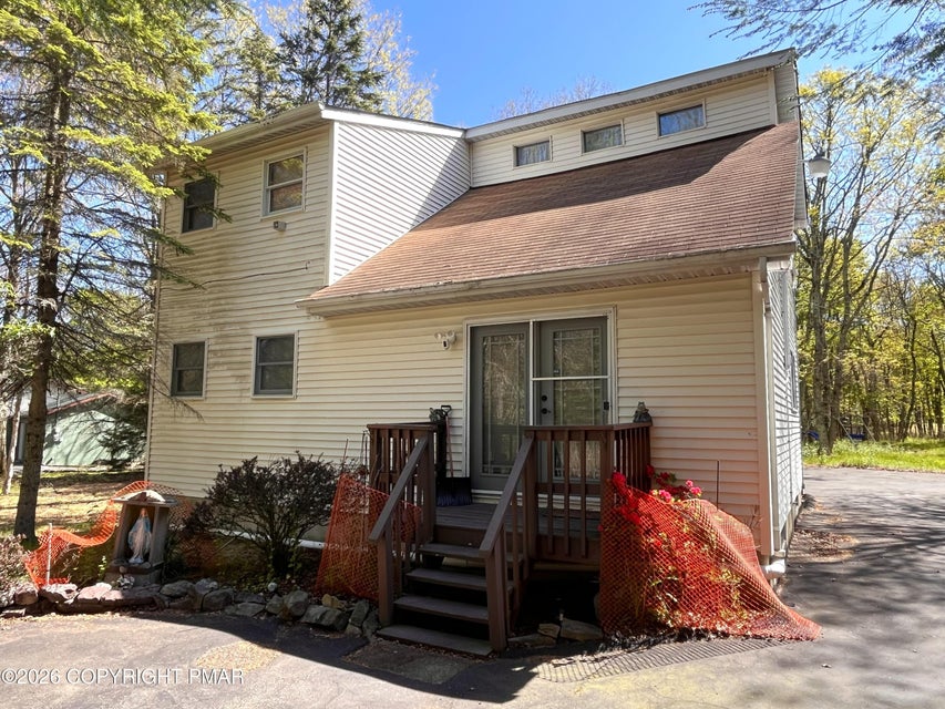 Photograph 15 of a featured listing, click To view all photos (opens In a New window) 