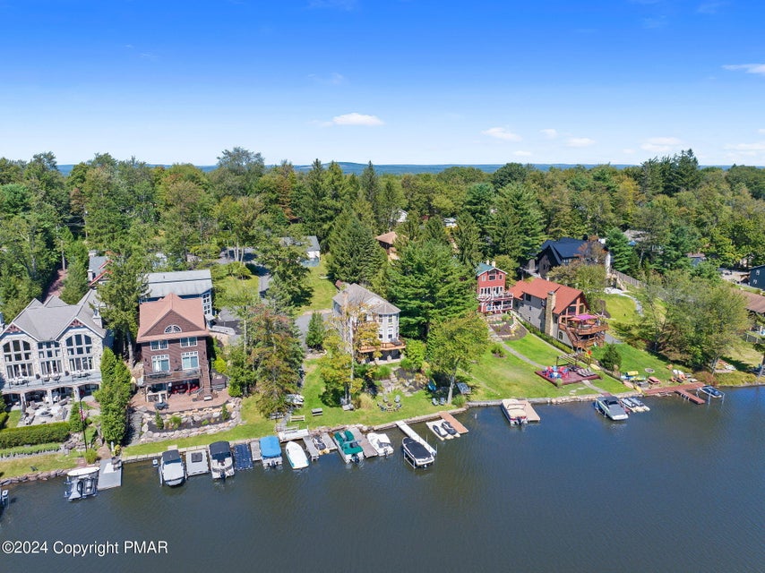 Photograph 1 of a featured listing, click To view all photos (opens In a New window) 