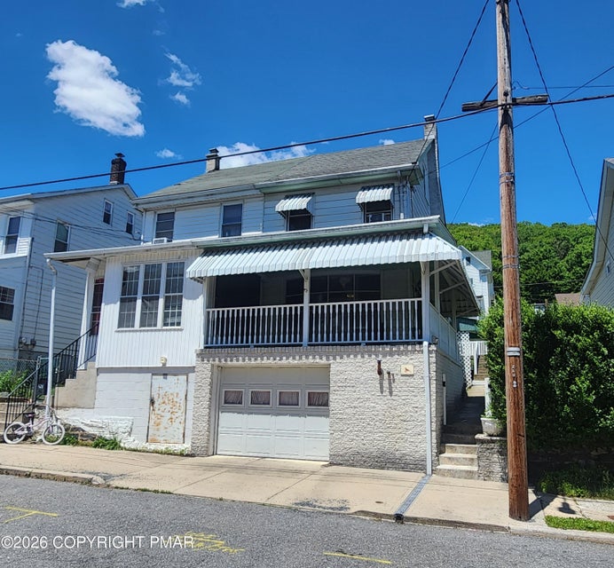 Photograph 17 of a featured listing, click To view all photos (opens In a New window) 