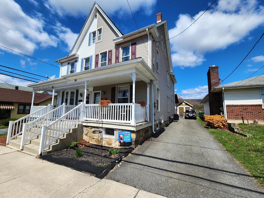 Photograph 13 of a featured listing, click To view all photos (opens In a New window) 