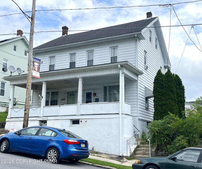 Photograph 17 of a featured listing, click To view all photos (opens In a New window) 