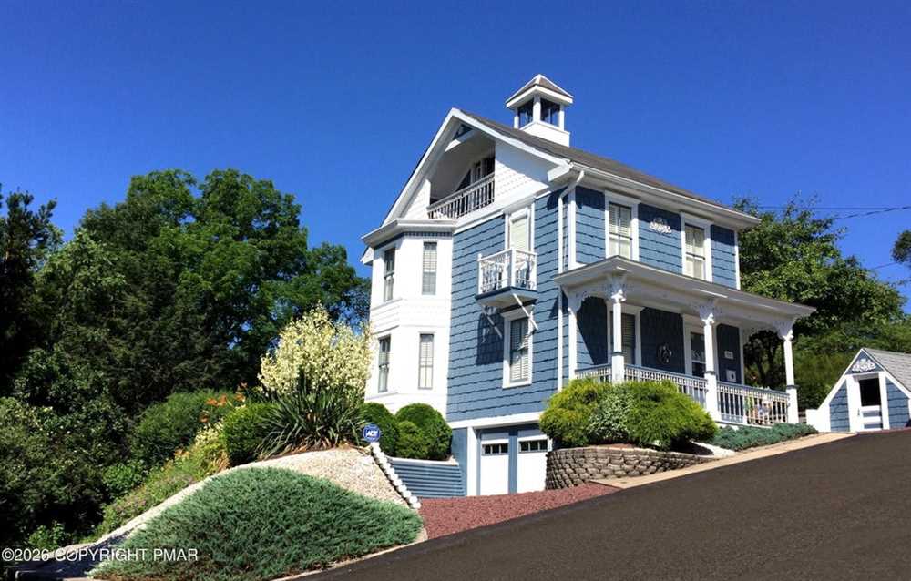 Photograph 2 of a featured listing, click To view all photos (opens In a New window) 