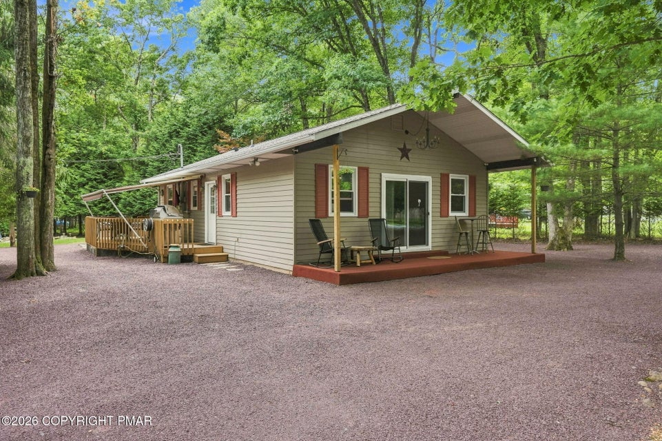 Photograph 7 of a featured listing, click To view all photos (opens In a New window) 
