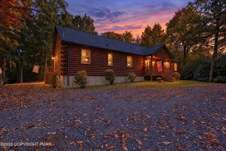 Photograph 3 of a featured listing, click To view all photos (opens In a New window) 