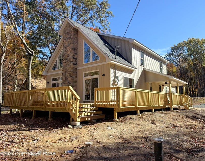Photograph 4 of a featured listing, click To view all photos (opens In a New window) 